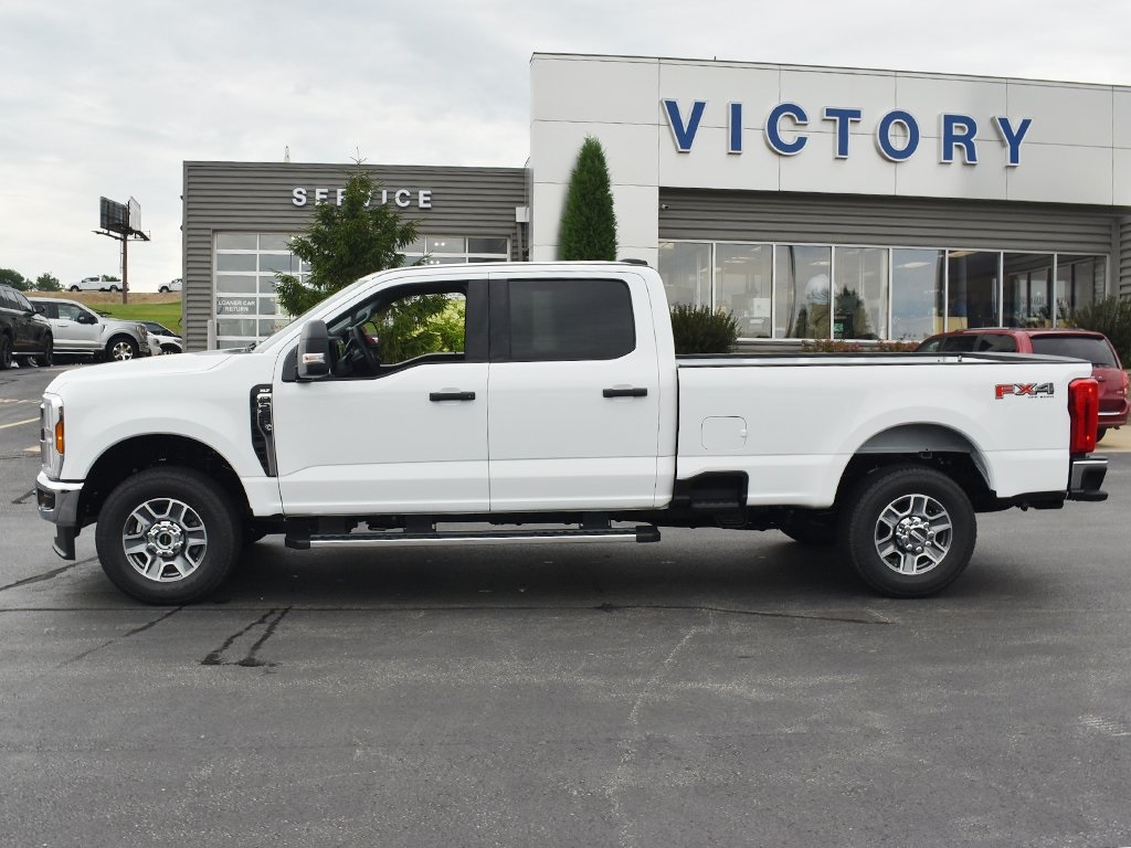 2025 Ford F-250 XLT photo 2