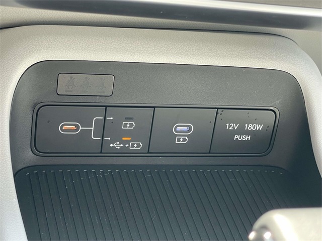 2025 Hyundai Kona SEL photo 18