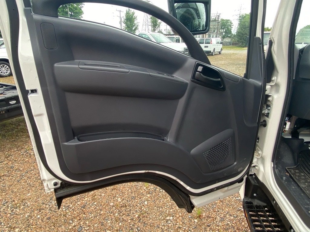 2025 Chevrolet Silverado photo 9