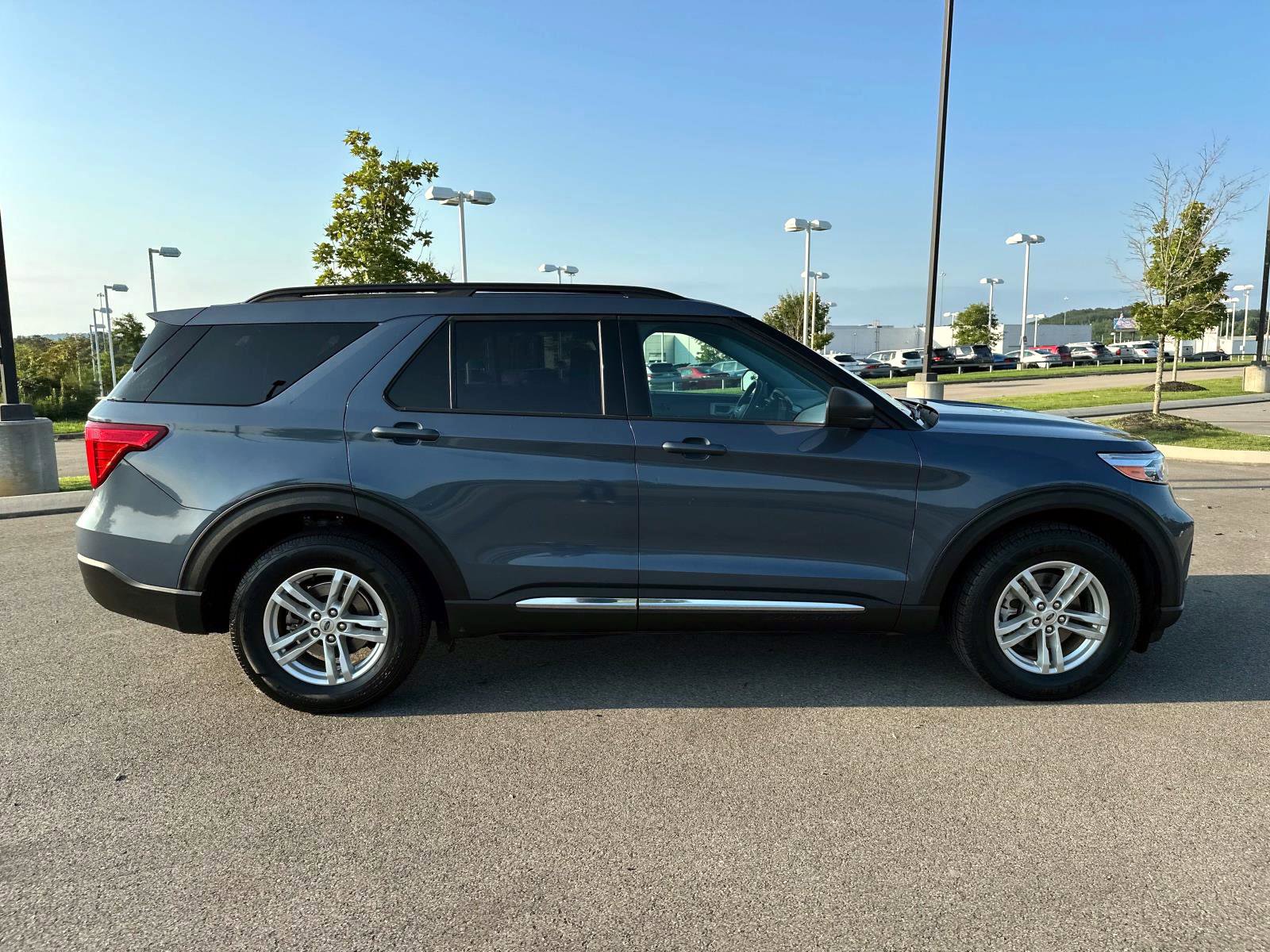 2021 Ford Explorer XLT photo 2