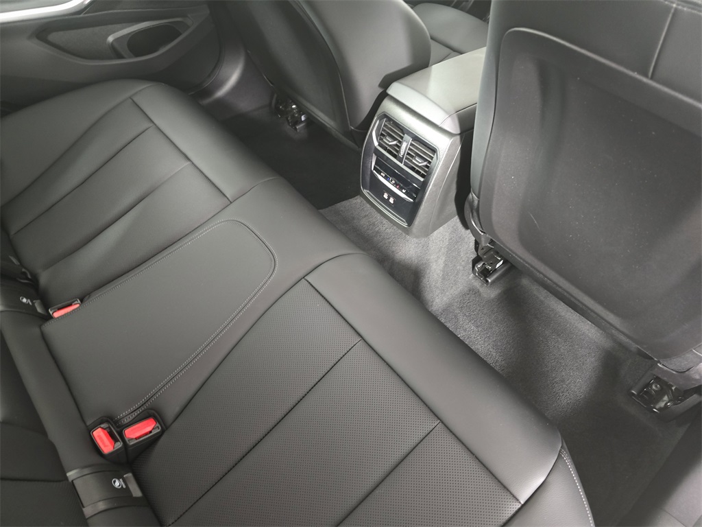 2025 Bmw 330i xDrive Sedan photo 11