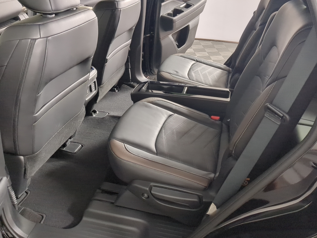 2024 Nissan Pathfinder Platinum photo 14