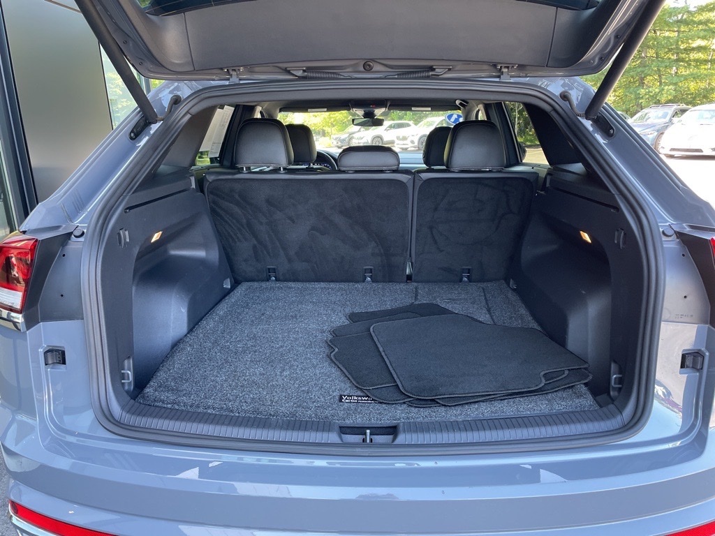2021 Volkswagen Atlas Cross Sport V6 SEL Premium R-Line photo 3