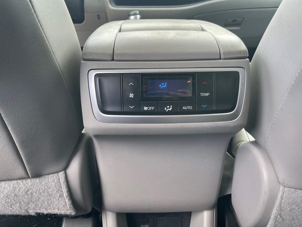 2016 Toyota Highlander XLE photo 17