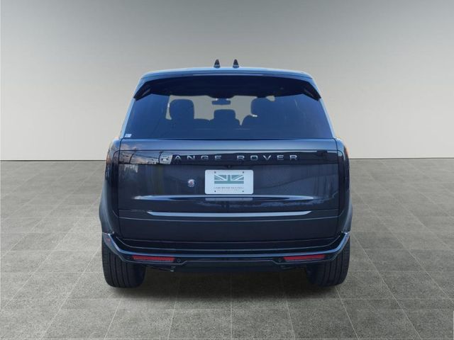 2025 Land Rover Range Rover SE photo 3