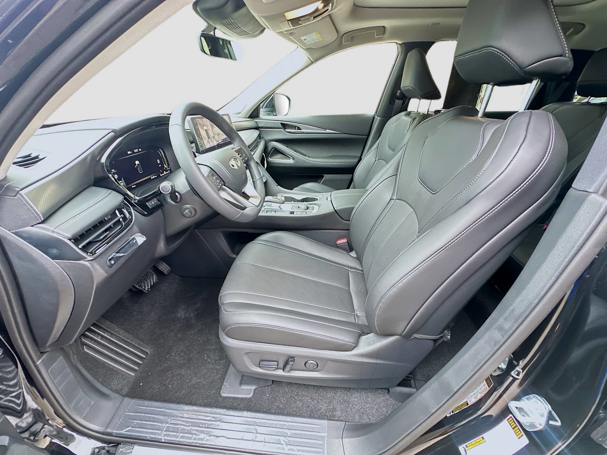 2026 Infiniti QX60 Luxe photo 16