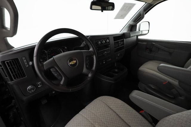 2021 Chevrolet Express Passenger 3500 photo 4