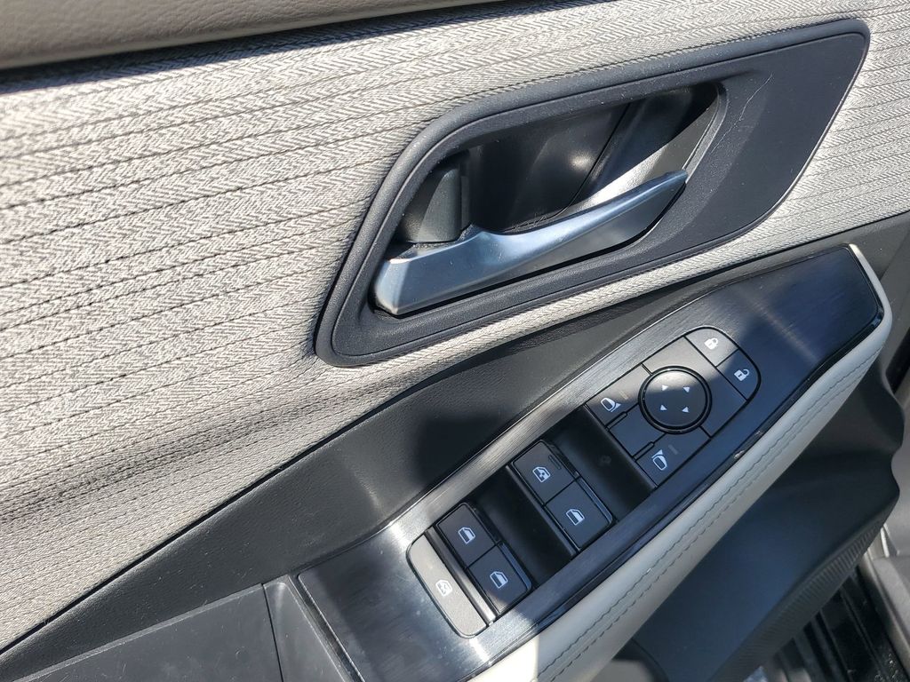 2023 Nissan Rogue SV photo 42