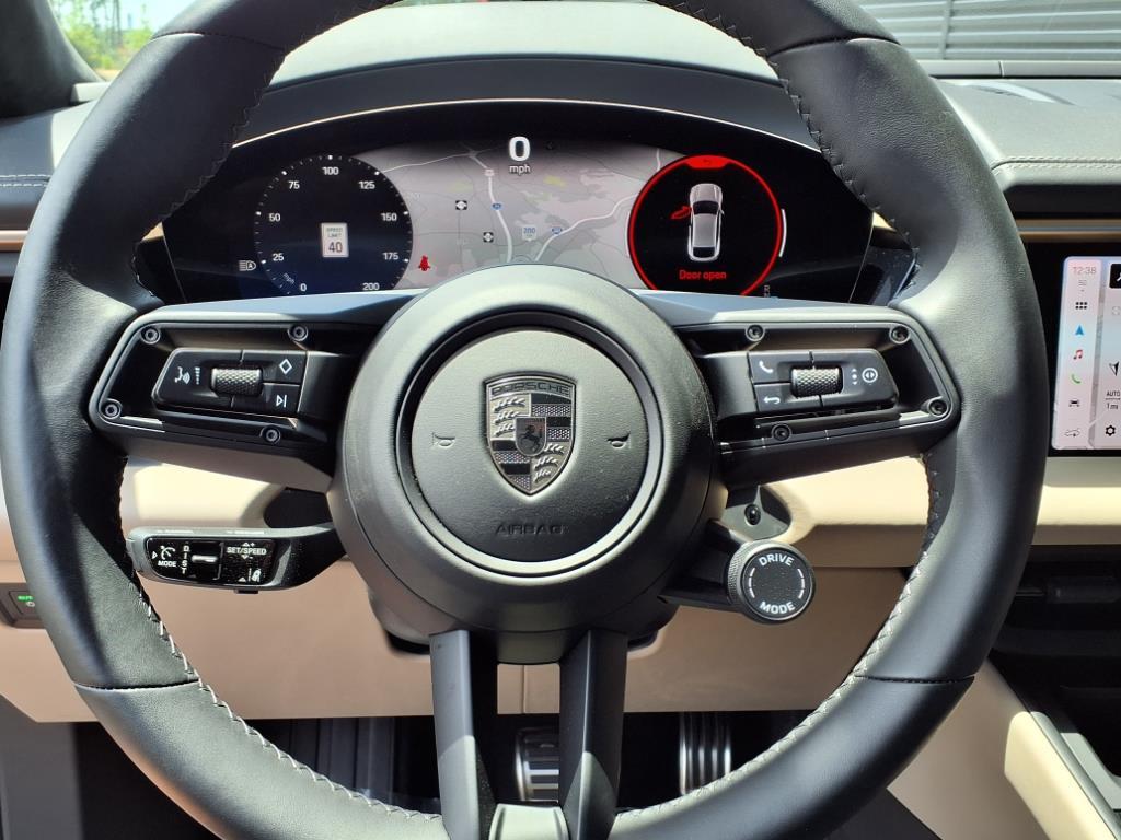 2024 Porsche Macan Electric Turbo photo 15