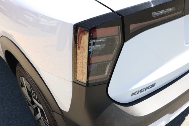 2026 Nissan Kicks SV photo 4