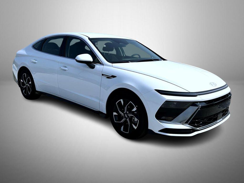 2025 Hyundai Sonata SEL photo 3