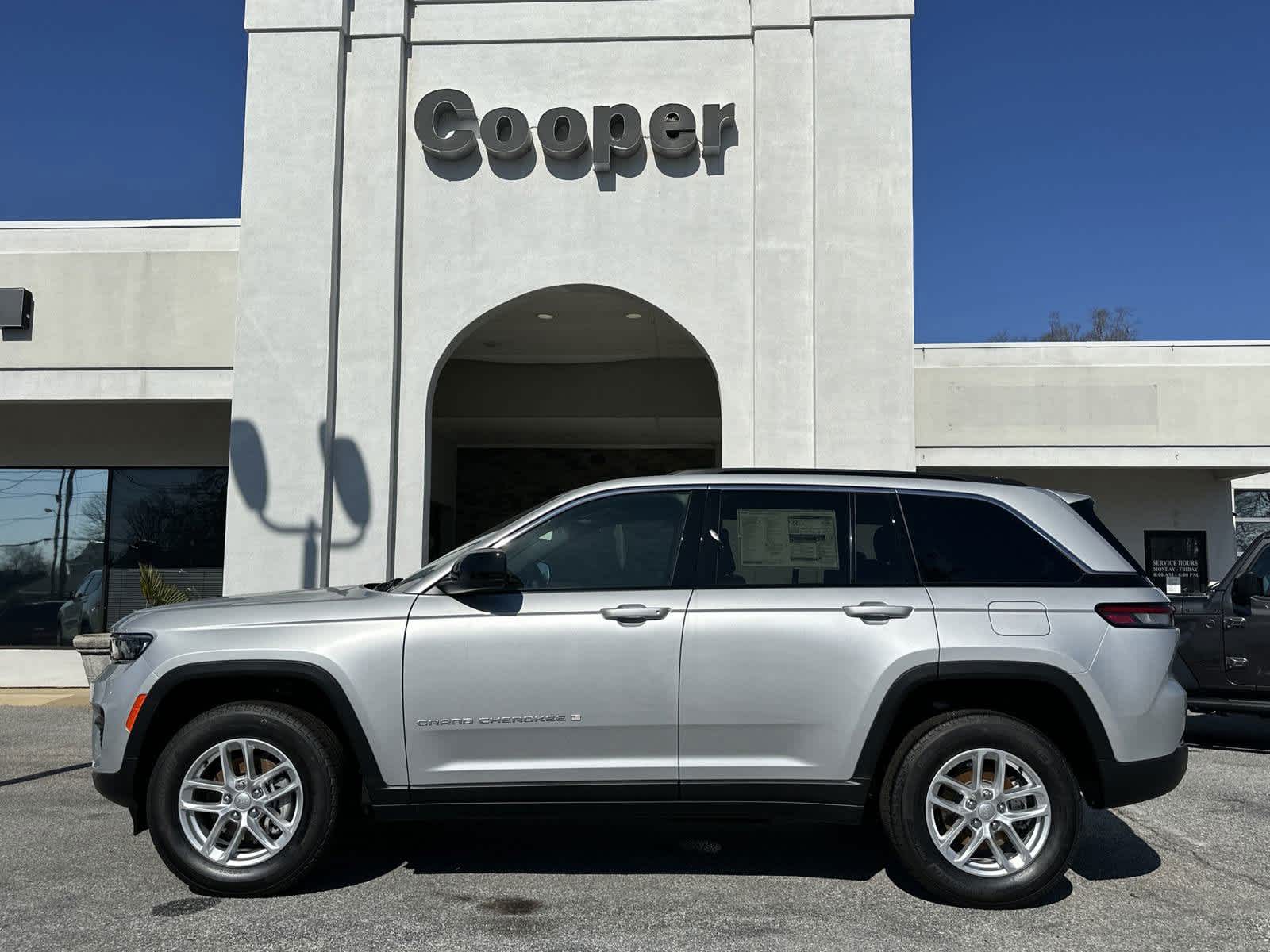 2025 Jeep Grand Cherokee Laredo X photo 4