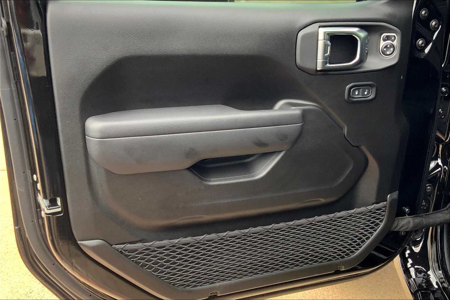 2025 Jeep Wrangler Sport S photo 10