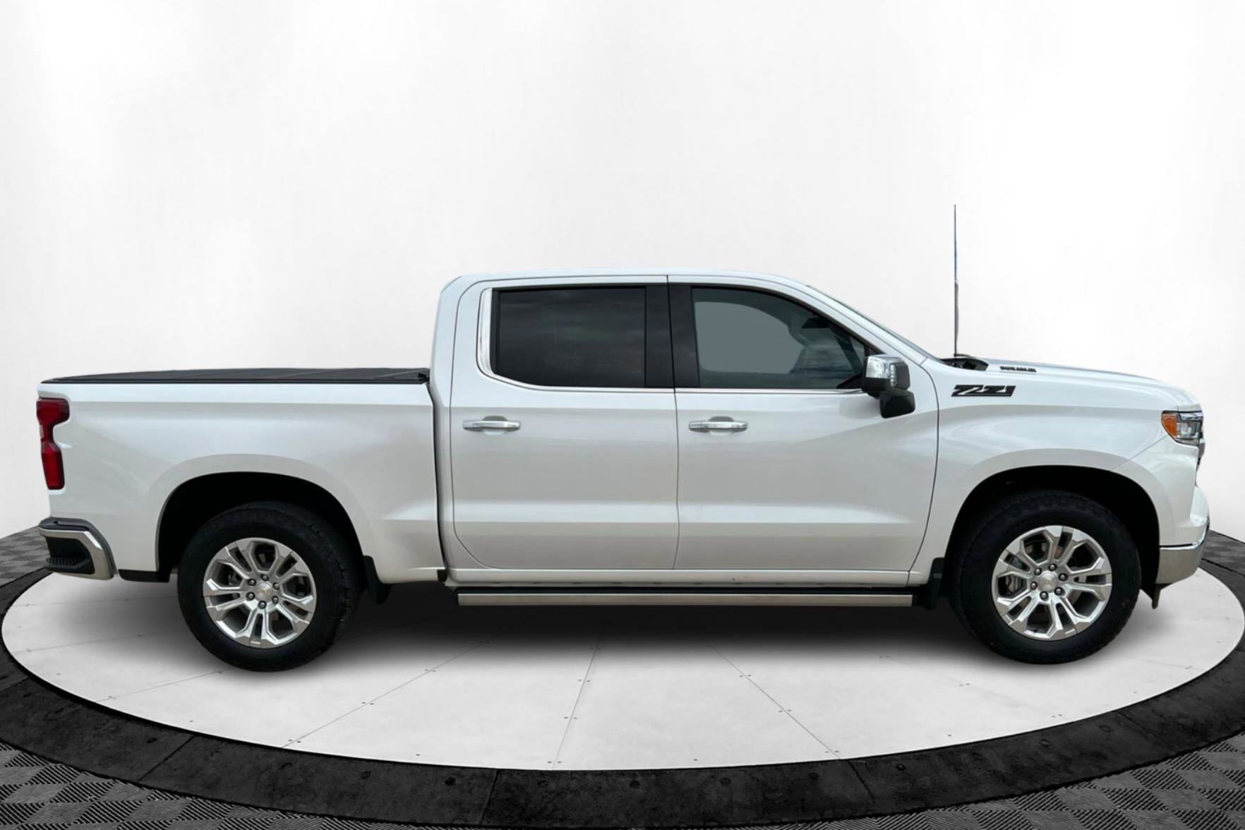 2023 Chevrolet Silverado 1500 LTZ photo 6