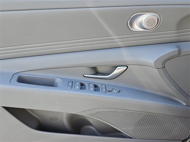 2025 Hyundai Elantra SEL Convenience photo 28
