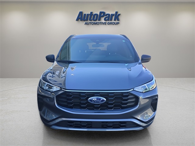 2023 Ford Escape ST-Line photo 2