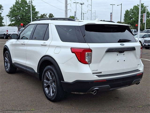 2023 Ford Explorer XLT photo 2