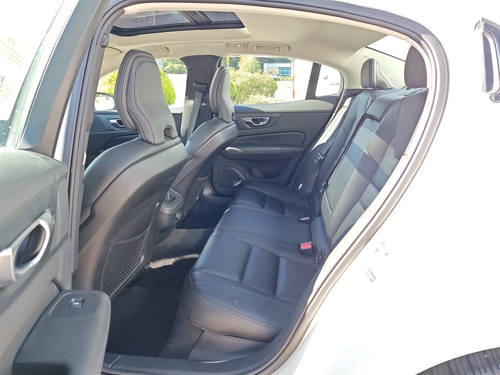 2024 Volvo S60 B5 Plus photo 7