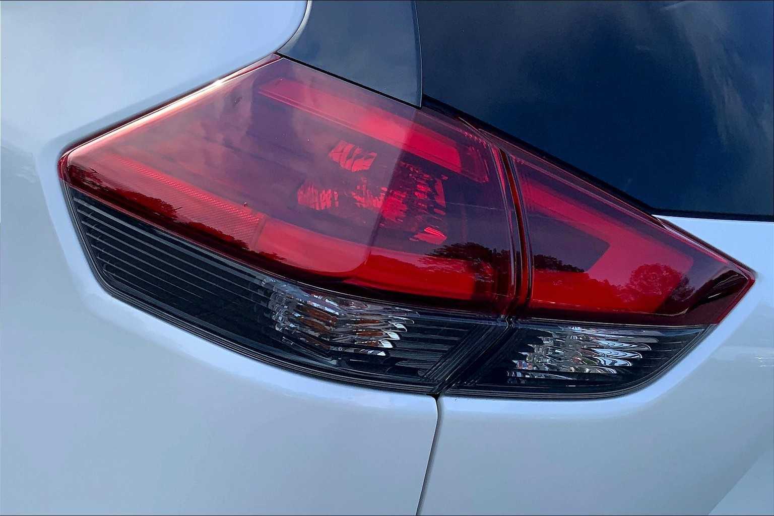 2020 Nissan Rogue SV photo 24