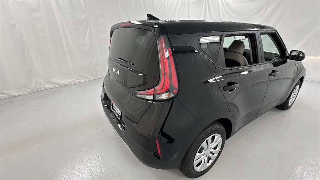 2025 Kia Soul LX photo 2