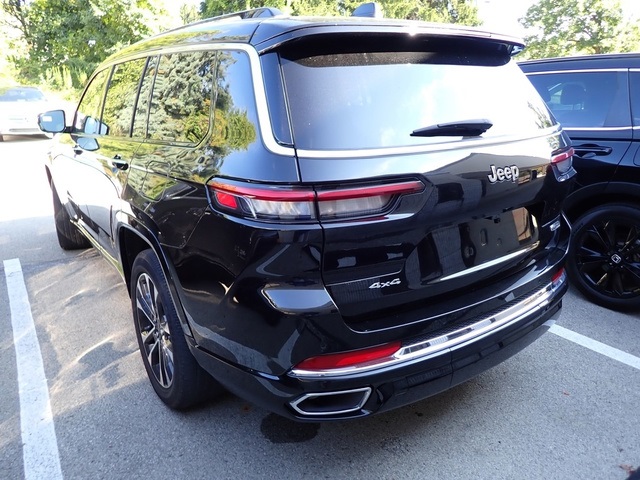 2023 Jeep Grand Cherokee Overland photo 2
