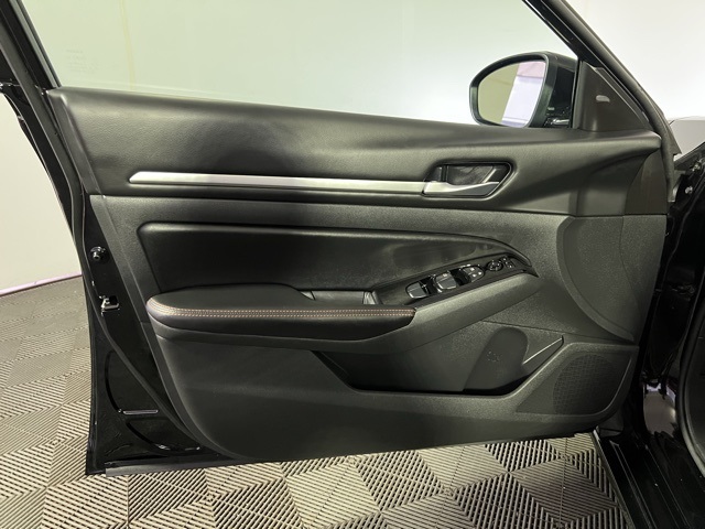 2024 Nissan Altima 2.5 SR photo 21