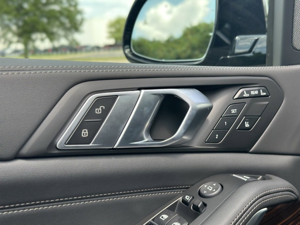 New 2026 Carbon Black Metallic BMW xDrive40i image 19