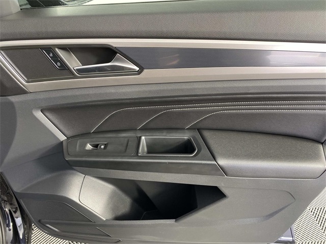 2020 Volkswagen Atlas Cross Sport V6 SEL photo 22