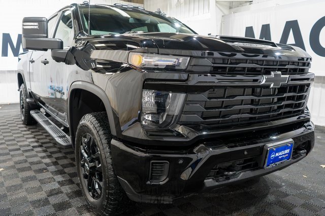 2026 Chevrolet Silverado 2500HD Custom photo 3