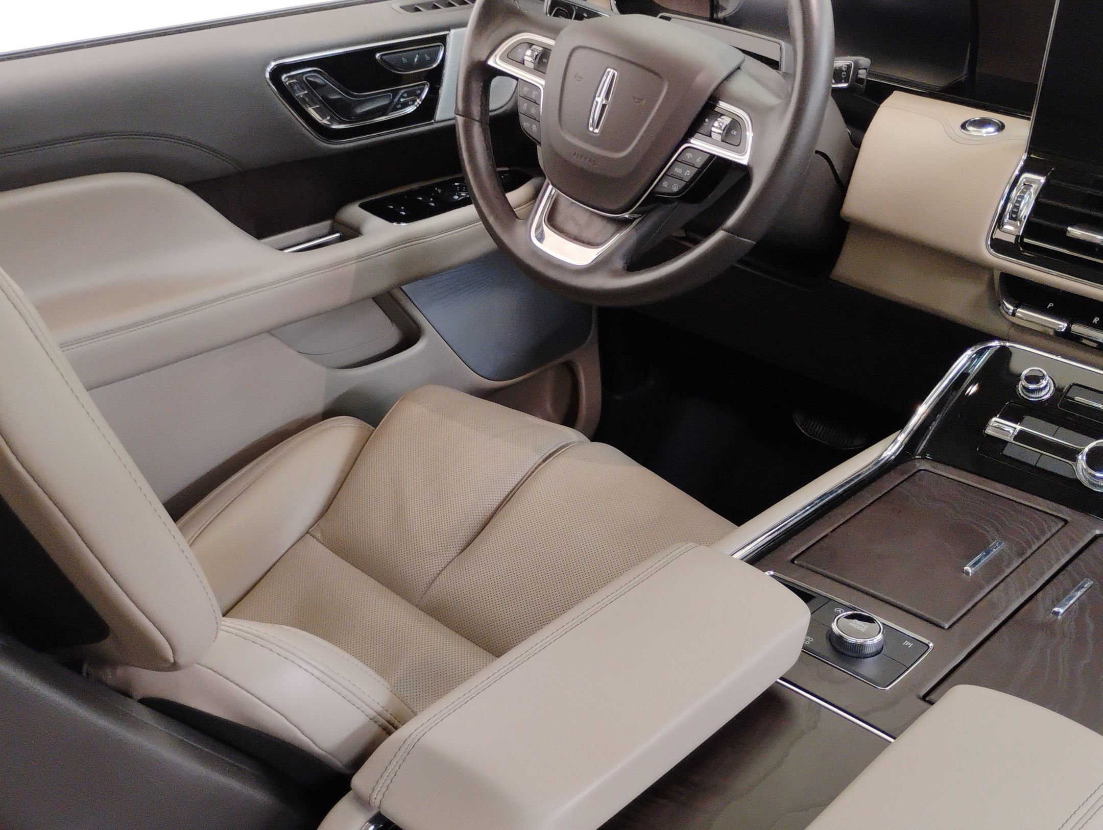 2023 Lincoln Navigator L Reserve photo 2