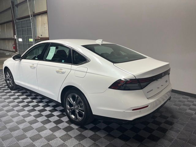 2023 Honda Accord Hybrid Touring photo 3