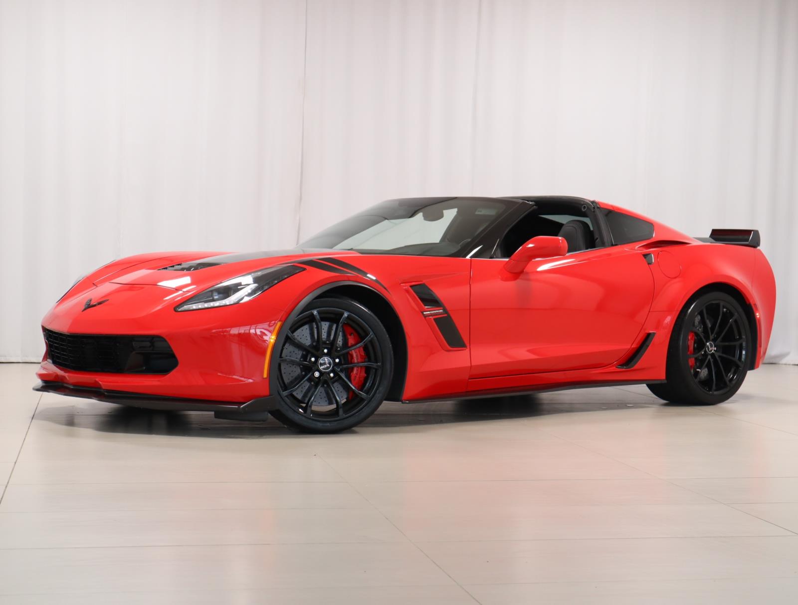 2017 Chevrolet Corvette Grand Sport 2LT photo 2