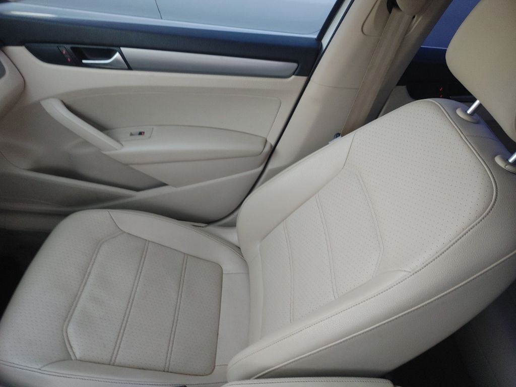 2015 Volkswagen Passat Limited photo 16