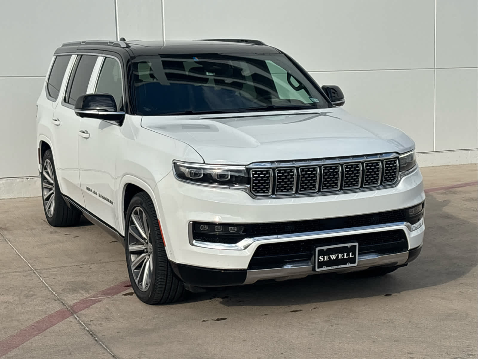 2023 Jeep Grand Wagoneer II photo 3