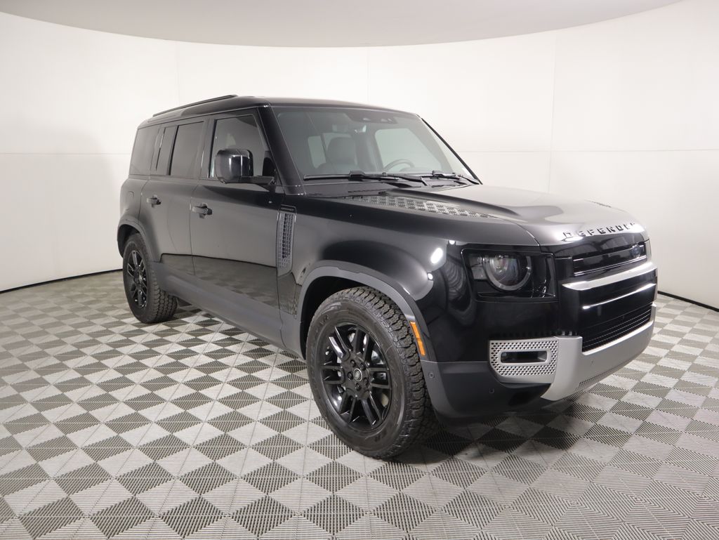 2025 Land Rover Defender 110 S photo 3