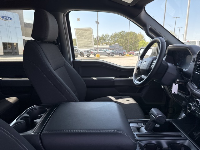 2025 Ford F-150 XLT photo 13