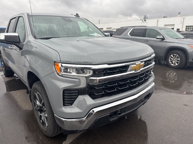 2024 Chevrolet Silverado 1500 LT photo 3