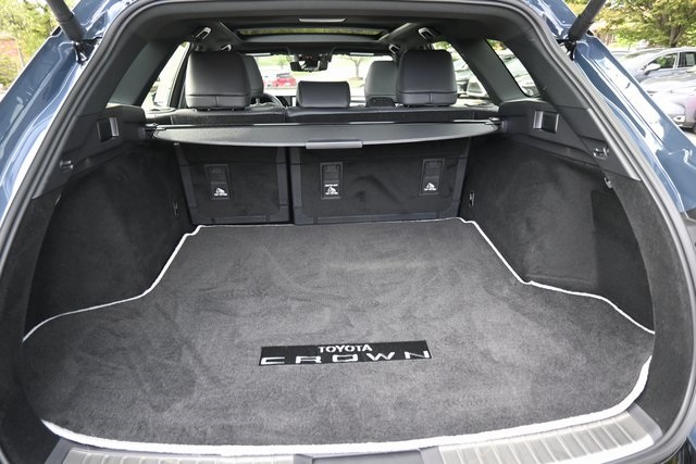 2025 Toyota Crown Signia Limited photo 4