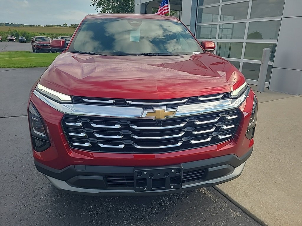 2026 Chevrolet Equinox LT photo 2