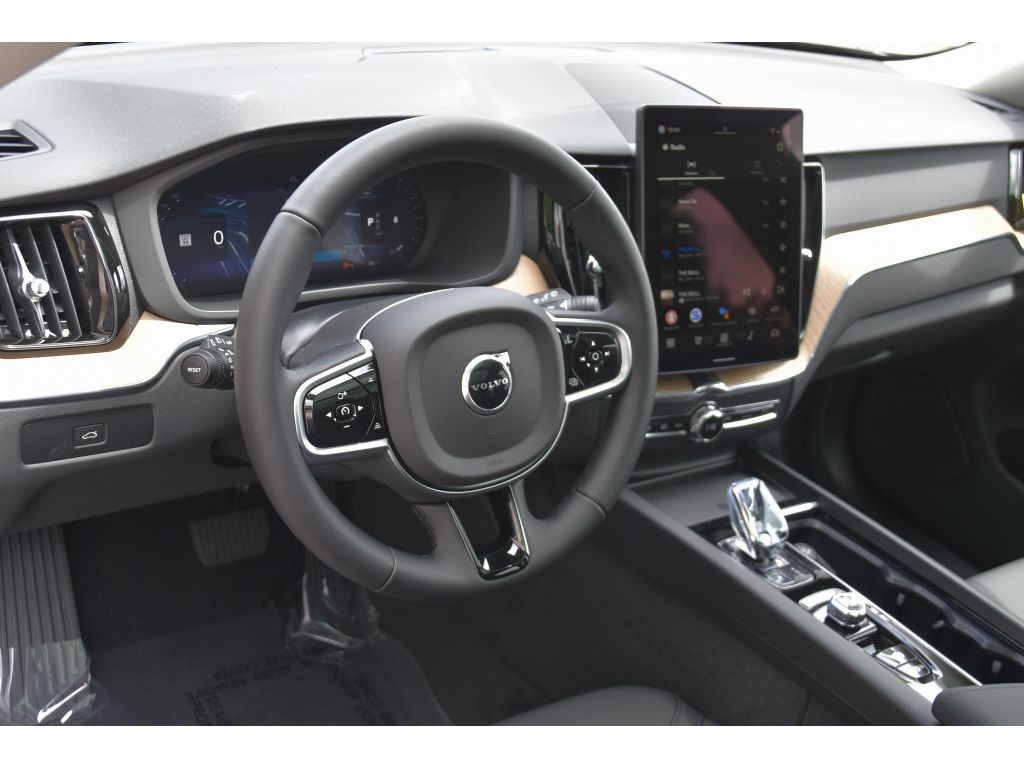2026 Volvo XC60 B5 Plus photo 10