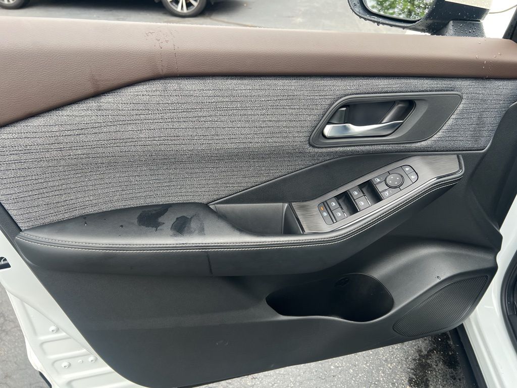 2023 Nissan Rogue SV photo 7