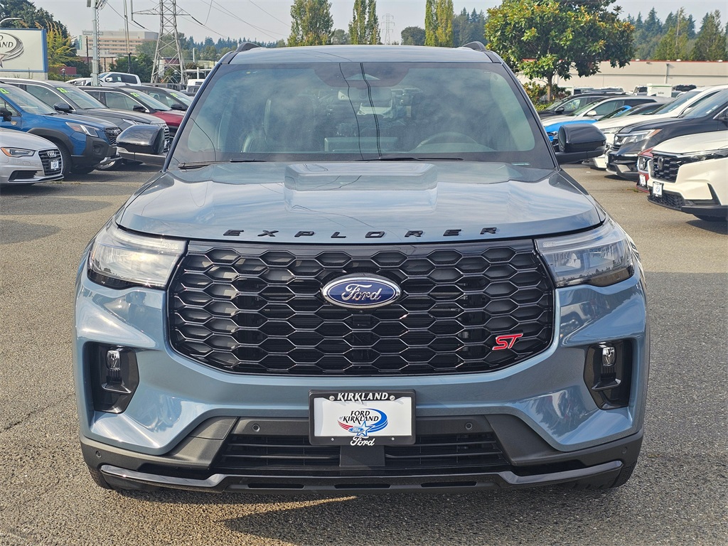 2025 Ford Explorer ST photo 2