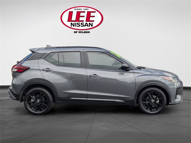 2024 Nissan Kicks SR photo 2