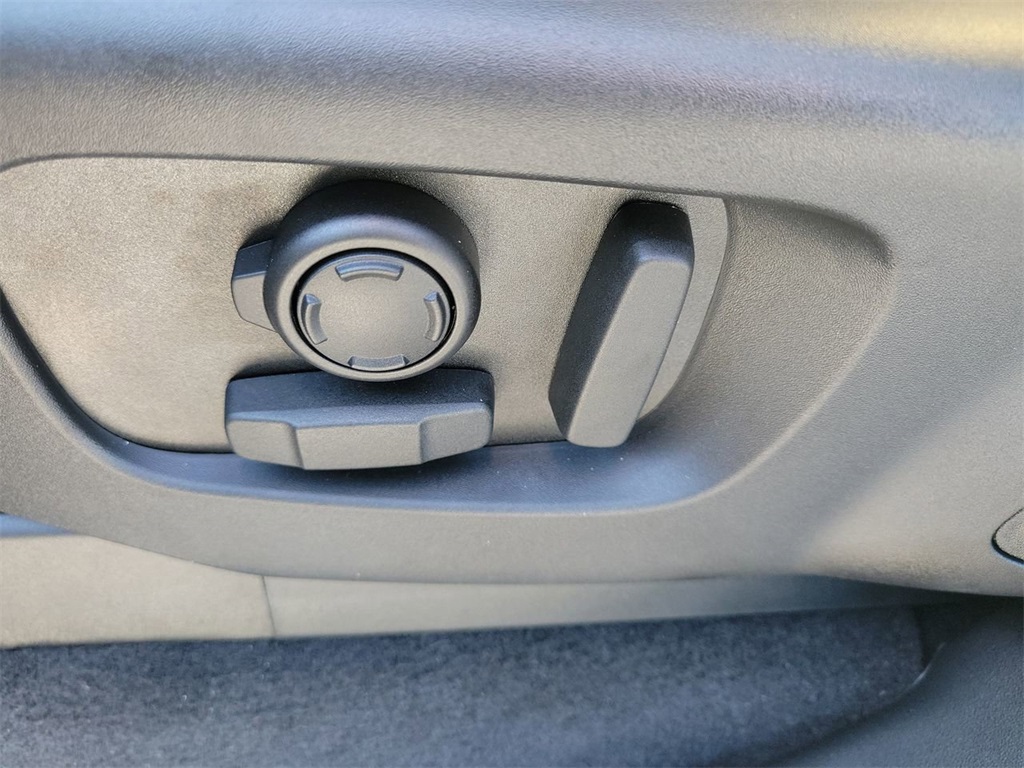 2025 Land Rover Discovery SE photo 27