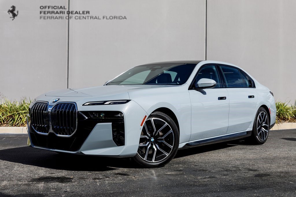 2025 BMW 7 Series 740i's photo