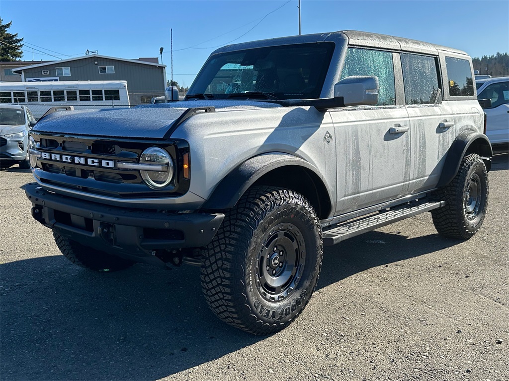 2024 Ford Bronco Outer Banks photo 3