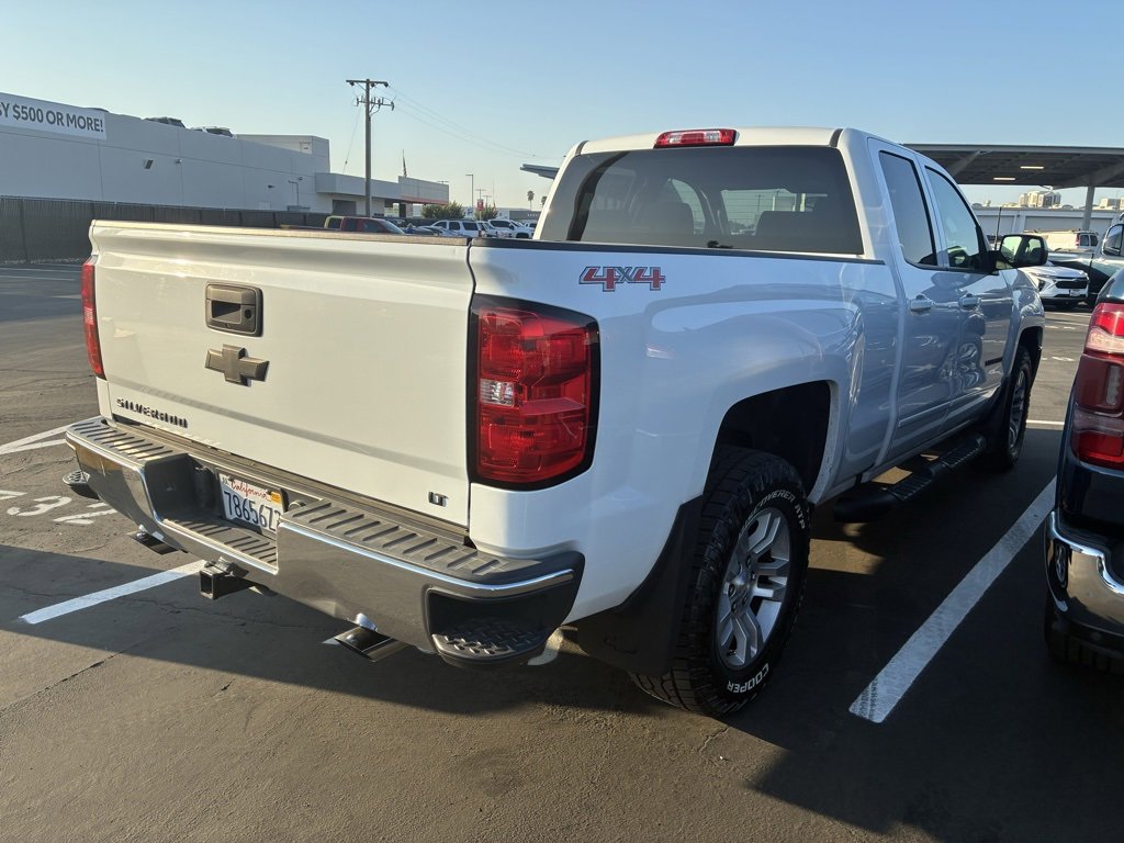 2017 Chevrolet Silverado 1500 LT photo 2