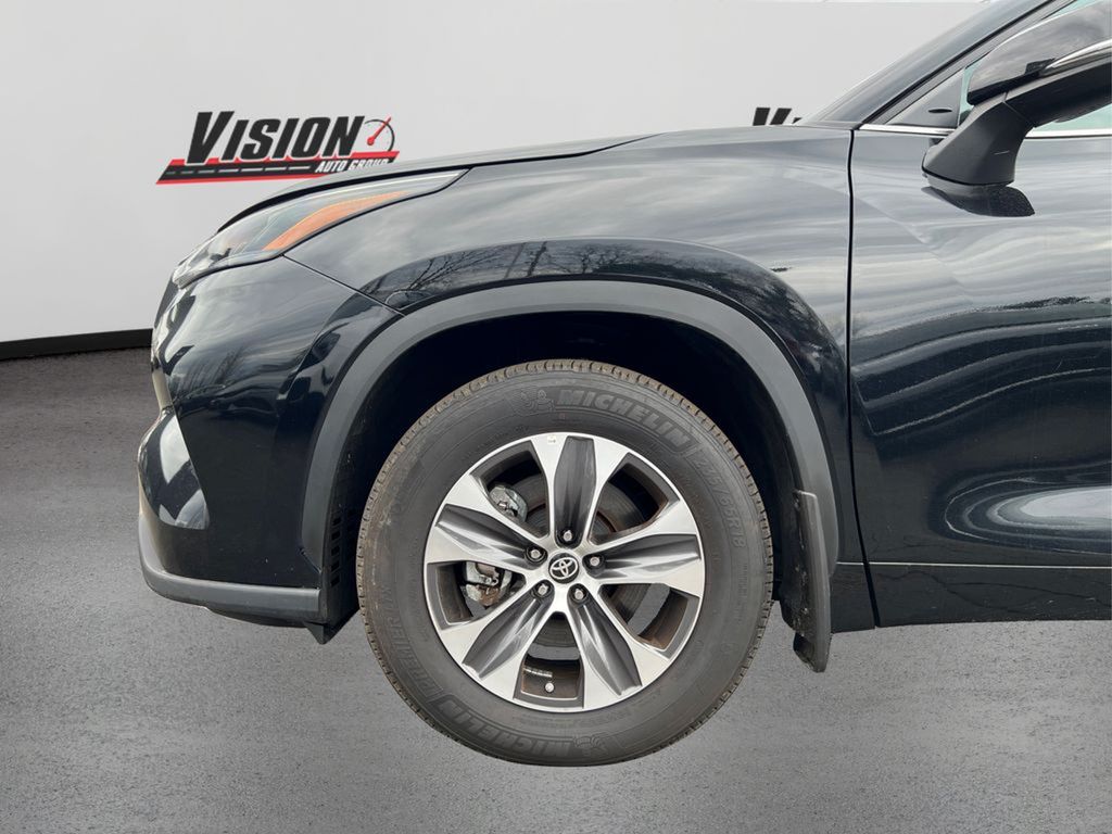 2023 Toyota Highlander XLE photo 12