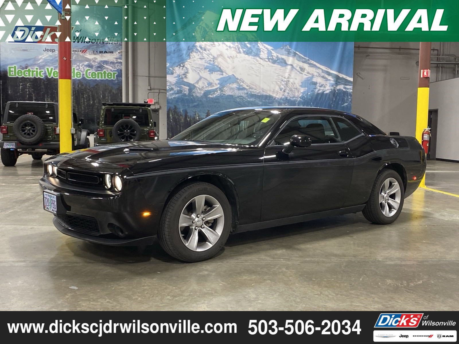PreOwned 2022 Dodge Challenger SXT 2D Coupe in Wilsonville NH211987