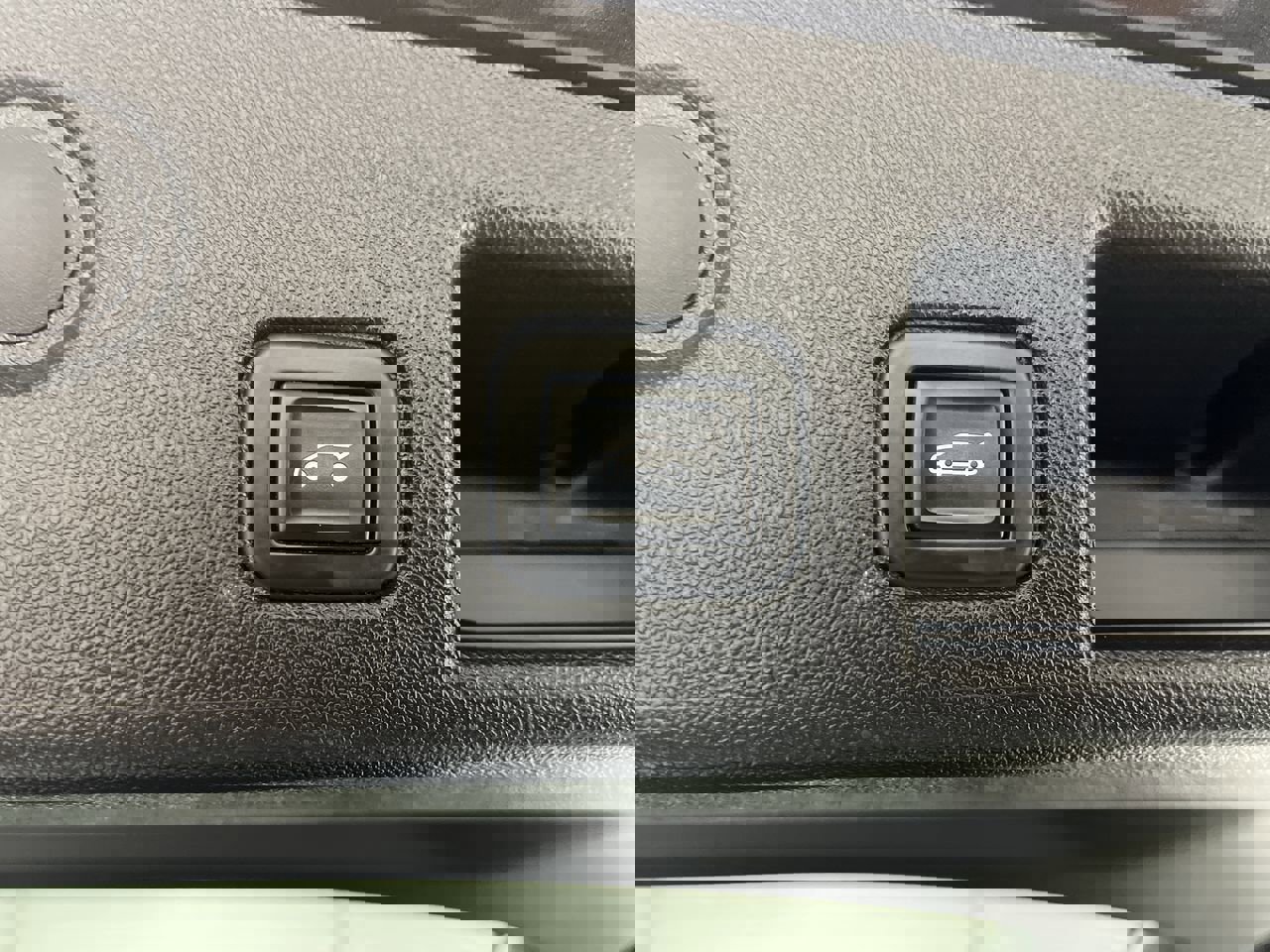 2020 Chevrolet Equinox LT photo 3